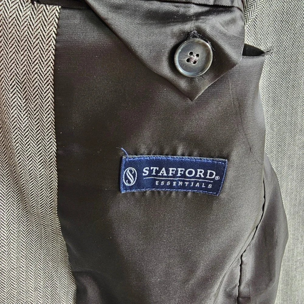 Stafford Essentials Men's Gray‎ Herringbone Classic Fit Sports Coat 42 Short NWT